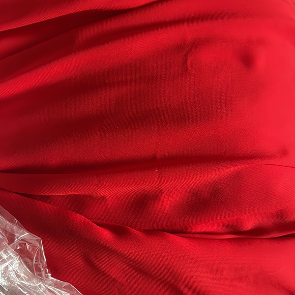 Red gown. Custom made in China. Size 10 - Picture 8 of 8